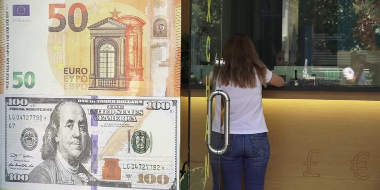 Euro në minimum historik; turizmi dhe fluksi i valutës nga emigrantët e çojnë në 95.48 lekë