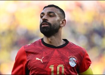 FIFA ndalon fanelat e Egjiptit, i kërkon ndryshim të ngjyrës së numrave dhe heqjen e yjeve