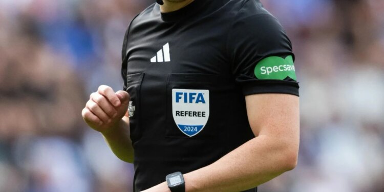 FIFA publikon arbitrat e katër ndeshjeve të para të Botërorit; brazilianët do të vendosin drejtësi në sfidën hapëse