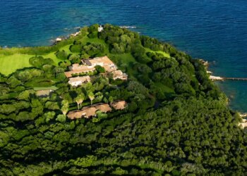 Familja mbretërore e Katarit zgjeron investimet në Itali, vila ikonike e Berlusconit shitet për 350 milionë euro