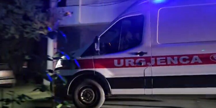 Fëmija 4-vjeçar bie aksidentalisht nga kati i dytë i banesës në Korçë, pëson dëmtime në kokë dhe trup