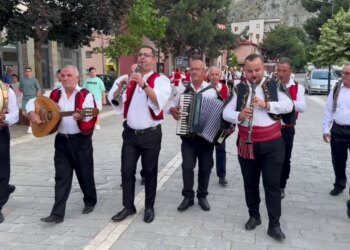 Festival Kombëtar i Sazeve, edicioni 14-të: dy netë këngë e valle nga grupi folklorik në Ersekë dhe Leskovik