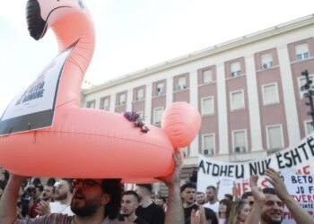 Foto-Lajm/ Dita e pestë e protestës përpara Kryeministrisë, çfarë nuk u pa në tubimin e qytetarëve për Zvërnecin