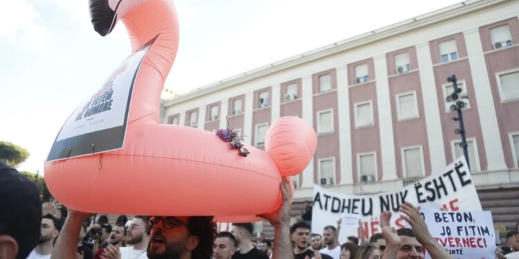 Foto-Lajm/ Dita e pestë e protestës përpara Kryeministrisë, çfarë nuk u pa në tubimin e qytetarëve për Zvërnecin
