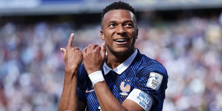 Franca: Mbappe nis Botërorin me dopietë, kalon Giroud, shënuesi më i mirë i Bluve, dhe i afrohet Kloses