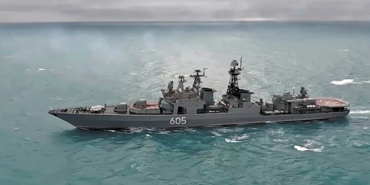 Fregata ruse hapi zjarr ndaj një veliere britanike, konfirmon Moska për incidentin në Kanalin Anglez