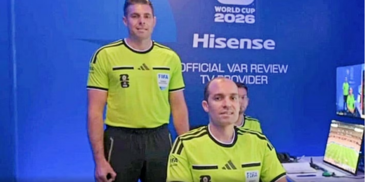 Gjesti në VAR ndez debat rreth simbolikave ekstremiste, FIFA hap hetim ndaj arbitrit australian