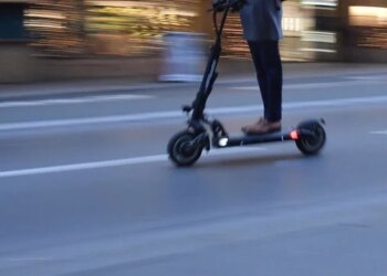 Gjykata Kushtetuese nuk pranon për shqyrtim kërkesën për anulimin e udhëzimit që ndalon qarkullimin e patinave elektrike