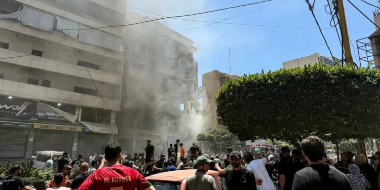 Goditet bastioni i Hezbollahut në Dahiyeh; tensionet rrezikojnë armëpushimin e brishtë mes Izraelit dhe Libanit