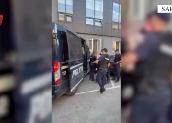Grup kriminal në Sarandë goditet: thyenin xhamat e makinave, grabisnin para dhe sende me vlerë; 4 në pranga
