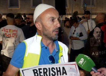 Guida turistike në krye të protestuesve: E nisa për një ditë, tani jam pa punë — Alben Kola