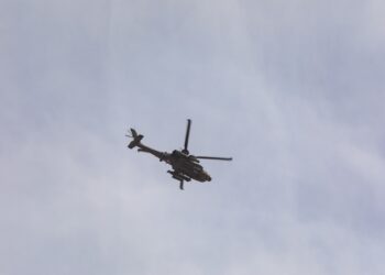 Helikopter amerikan ushtarak bie afër Ngushticës së Hormuzit; droni shpëton dy pilotët