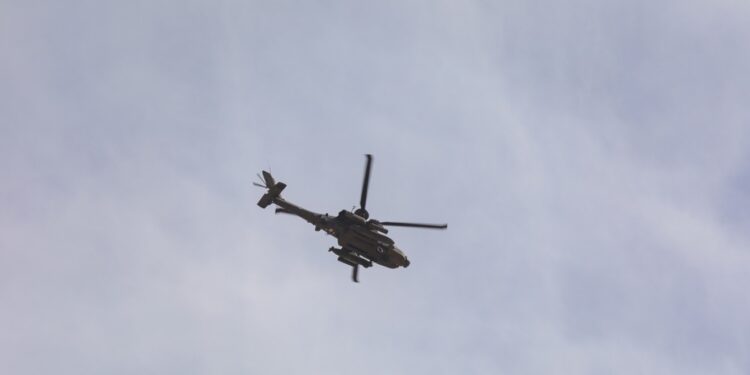 Helikopter amerikan ushtarak bie afër Ngushticës së Hormuzit; droni shpëton dy pilotët