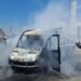 I dehur i vë flakën automjetit dhe qëllon me çifte në ajër; në polici shoqërohet 36-vjeçari në Panaja