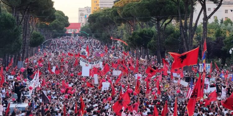 Nuk janë të nxitur nga Irani, as nga algoritmet/ Ditmir Bushati: “Shqipëria e Re është një kapitull i pashmangshëm, vendi meriton më shumë”