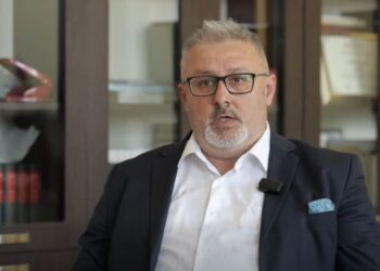 Inside Story: Partitë politike përdorin gjuhën shqipe si armë për pushtet