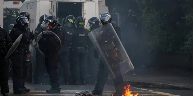 Irlanda, dera e pasme për hyrjen në Angli: The Telegraph zbulon ofertat në TikTok të trafikantëve shqiptarë