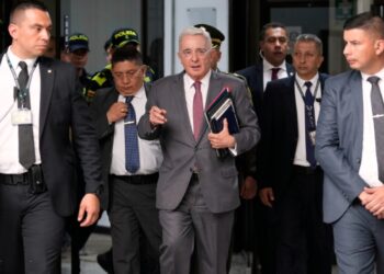 Ish-presidenti i Kolumbisë nën hetim për masakrat e viteve ’90, çështja trondit vendin para zgjedhjeve