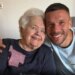 Ish-sulmuesi Podolski akuzon spitalin gjerman: Më vodhën bizhuteritë në trupin e gjyshes së ndjerë