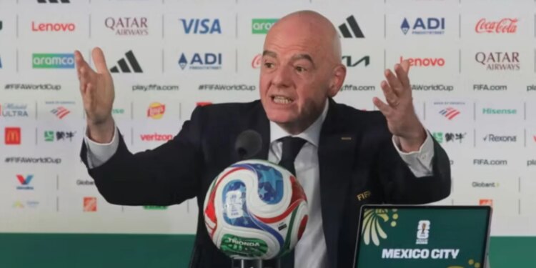 Italia jashtë Botërorit, Infantino ironizon: Kualifikohesh me 64 skuadra, apo ndoshta me 208…