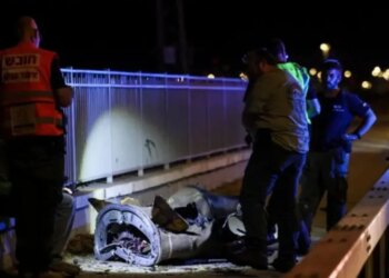 Izraeli godet një objekt petrokimik në Iran; Teherani pezullon fluturimet në aeroportin kryesor