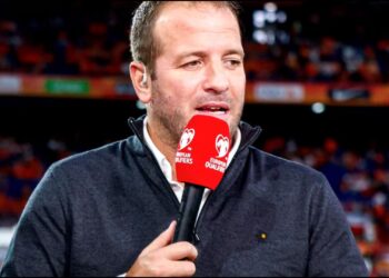Japonia kritikon Van der Vaart; holandezi detyrohet të kërkojë ndjesë. Çfarë ndodhi?