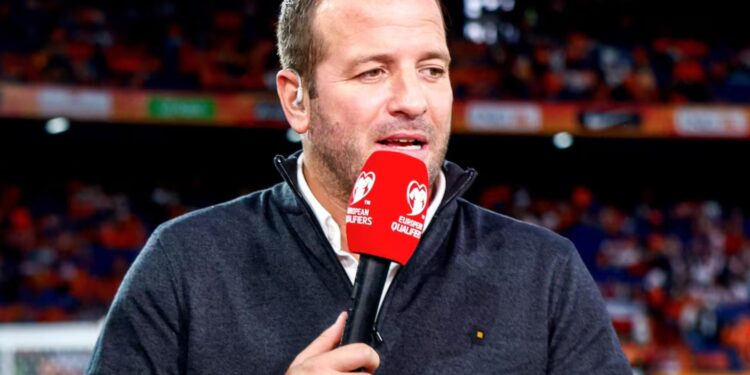 Japonia kritikon Van der Vaart; holandezi detyrohet të kërkojë ndjesë. Çfarë ndodhi?