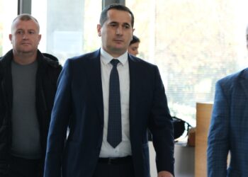 Jo vetëm Dumanin: PD sulmon Brahon, kërkon arrestimin e Ballukut dhe akuzon SPAK për standard të dyfishtë