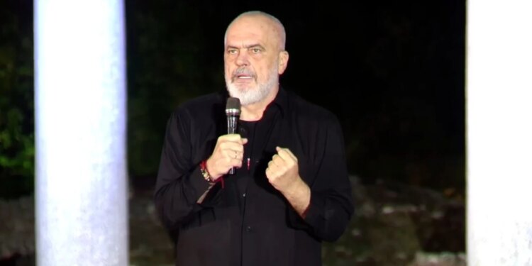 Ju përshëndes nga Parisi — Rama nuk i ndahet blogerëve: dalin në Instagram me kremra dhe gënjejnë për 'likes'