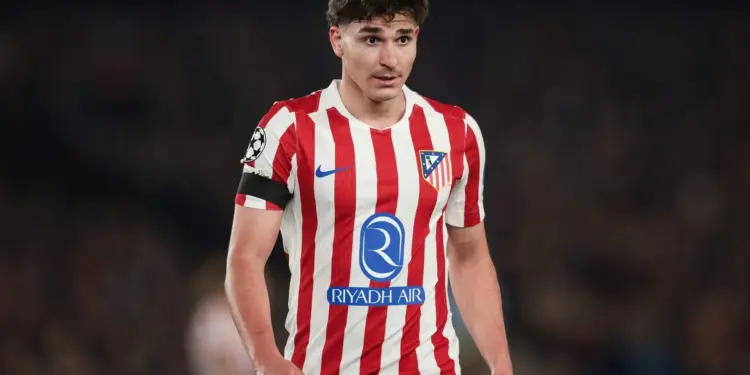 Julian Alvarez mban besën e dhënë dhe vazhdon të shtyjë transferimin te Barcelona; PSG refuzohet