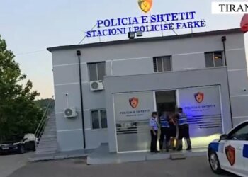 Kanosi me mjet prerës shoferin e taksisë; autori i dyshuar edhe për disa grabitje, sekuestrohen objektet e vjedhura