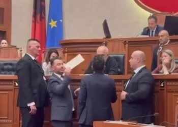 Kapri, Shehaj u afruan tavolinës në Kuvend, Rama nxjerr videon: Dy ballistë në portë, njëri korb, tjetri sorrë