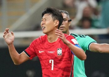 Koreja e Jugut dënon gazetarët pasi tallën sulmuesin Son Heung-min me Nuk ke mbaruar ushtrinë