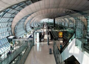 Krim makabër në Tajlandë: 17-vjeçarja gjendet e vdekur në valixhe, arrestohet 46-vjeçari australian në aeroport