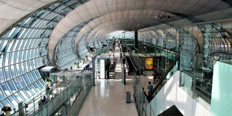 Krim makabër në Tajlandë: 17-vjeçarja gjendet e vdekur në valixhe, arrestohet 46-vjeçari australian në aeroport