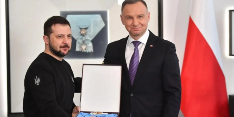 Kriza mes Ukrainës e Polonisë thellohet pas deklaratave të presidentit polak; Zelensky kthen urdhrin më të lartë shtetëror