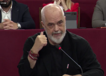 Kryeministri Rama: Kam tri ditë pyetem; Shqipëria nuk kthehet në nivelin e Golemit, projekti shërben edhe fëmijëve tuaj