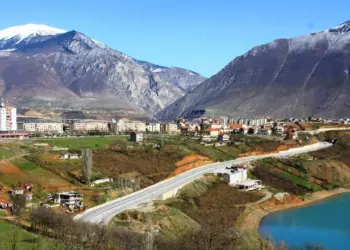 Kukësi çel sezonin turistik; qindra qytetarë dhe operatorë morën pjesë në aktivitetin e bashkisë