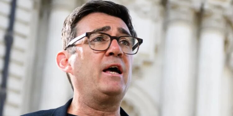 Kush është Andy Burnham? Deputeti që rikthehet në Parlamentin britanik dhe kërcënon vendin e Starmer