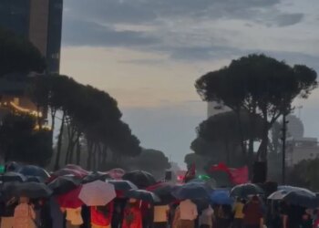 LIVE: Dita 25 e protestës — qytetarët: Përshkallëzimi do shkojë deri në bllokimin e institucioneve; nis marshimi në Tiranë