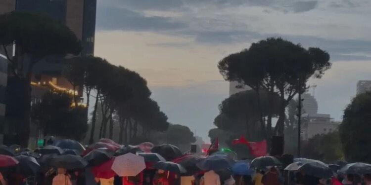 LIVE: Dita 25 e protestës — qytetarët: Përshkallëzimi do shkojë deri në bllokimin e institucioneve; nis marshimi në Tiranë