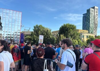 LIVE: Dita e 15-të e protestës në Tiranë, qytetarët mblidhen në sheshin Skëndërbej, pritet 'stacionimi' para Kryeministrisë