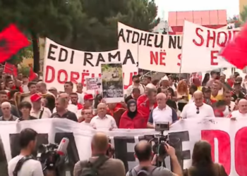 LIVE/ Dita e 25-të e protestës, nis grumbullimi i qytetarëve në sheshin Skënderbej