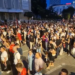 LIVE/ Rama n’burg, Berisha n’burg, rreth tre orë para Kryeministrisë, protestuesit nisin marshimin nëpër kryeqytet: Opozita jemi ne
