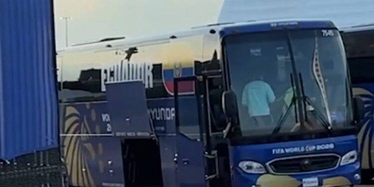 Leon Goretzka, çfarë bën? Ngatërron autobus dhe shkon në autobusin e Ekuadorit (VIDEO)