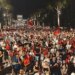 Live: Dita 21 e tubimit — Nis marshimi; Do rrethojmë Kryeministrinë. Afat Ramës, thirrje dorëheqjeje Berishës, bashkohet ish-deputetja PS