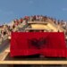 :Live/ Dita e 21-të e tubimit në Tiranë — protestuesit mblidhen para Kryeministrisë, flamuri shqiptar hapet te Piramida
