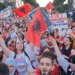 Live/ Dita e 22-të e tubimit në Tiranë, protestuesit nisin marshimin në rrugët e kryeqytetit — Nesër më shumë
