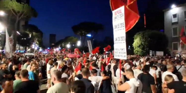 Live/ Dita e 28-të e tubimit, qytetarët para Kryeministrisë; protestuesi: Do të krijojmë Kuvend Kombëtar, 500 kandidatë potencialë