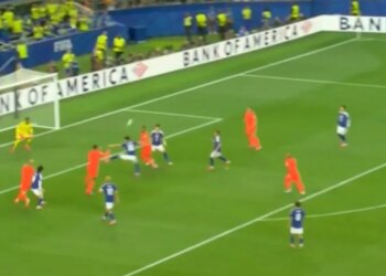 Live Holandë-Japoni: Zhbllokohet sfida, kapiteni Van Dijk thyen murin Suzuki (Video)